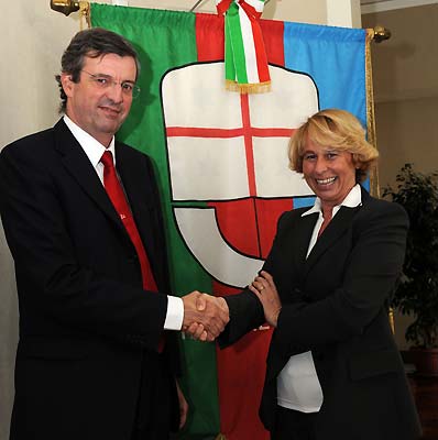 Claudio Burlando, qui con Stefania Craxi, si fa gli spot e li pagano i cittadini... basta!