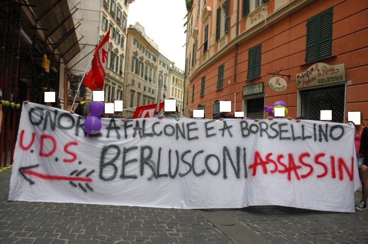 Lo striscione dell'Uds