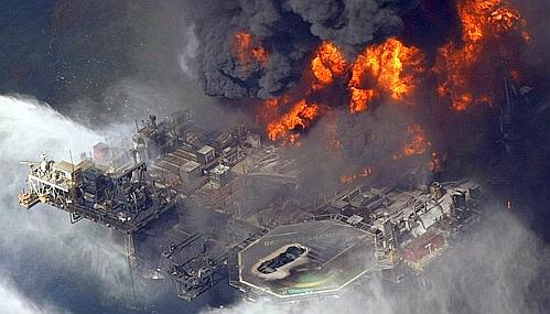 La piattaforma BP, alias British Petroleum, al largo degli Usa che sta seminando distruzione
