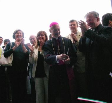 Vincenzi, cardinal Bagnasco e Burlando tagliano nastri e poi...