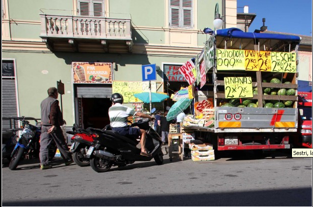 La foto del negozio e del camion del Falcone (tratta dal sito di Repubblica)