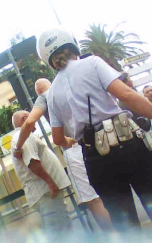 Il FAMELI viene allontanato dopo la prima aggressione portataci