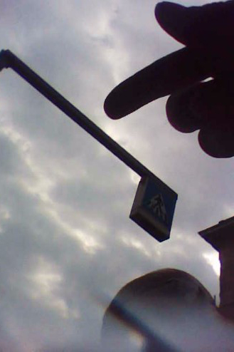 Quando puntiamo l'indice contro FAMELI per precisare di identificarlo agli agenti...