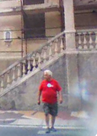 il secondo "avviso" da un signore che lavora di fronte alla villa Fameli