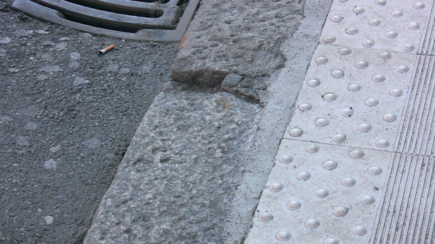 spendido mezzo scivolo con buco