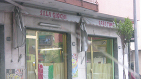 la sala giochi nell'ex mercatino della figlia dei CRUDO
