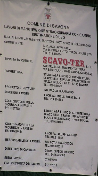 Il cartello del cantiere nella nuova palazzina dei FOTIA presa all'asta dal Comune