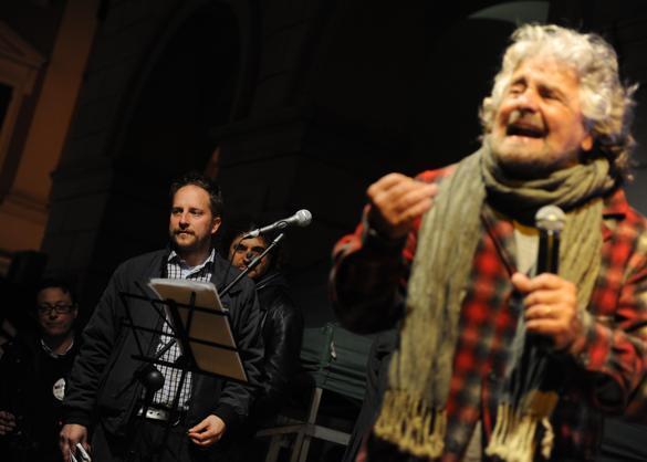 Grillo, Putti e dietro il microfono Muscarà