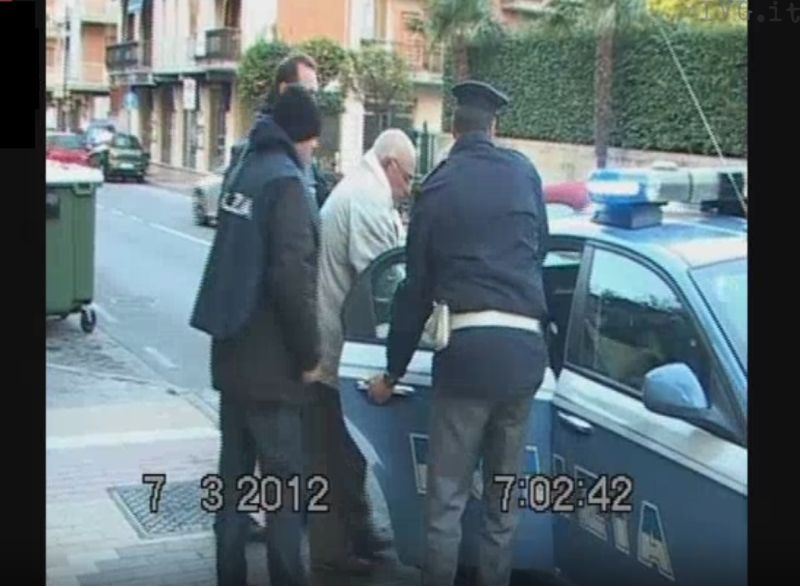 Antonio FAMELI portato via in manette