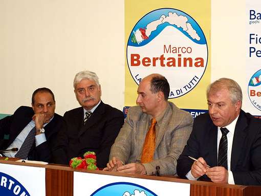 MOIO a sinistra e BERTAINA al centro... nella lista sostenuta da BURLANDO