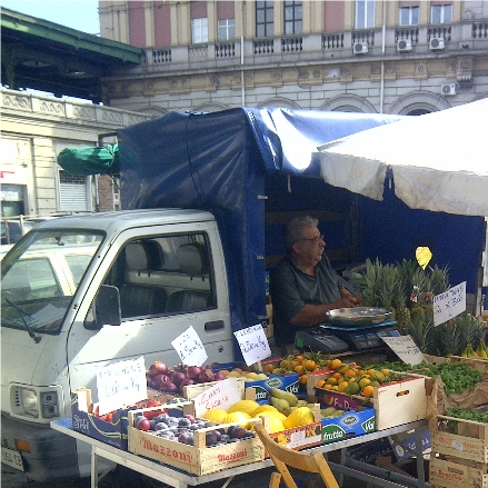 10 ottobre 2011 - Genova parcheggio di Brignole, Vincenzo Fiumanò in persona al banco